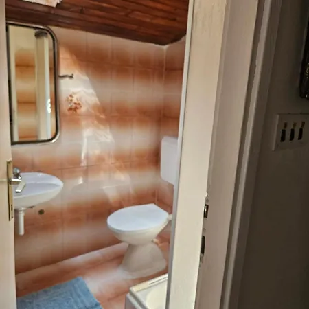 Zdenka Apartment *